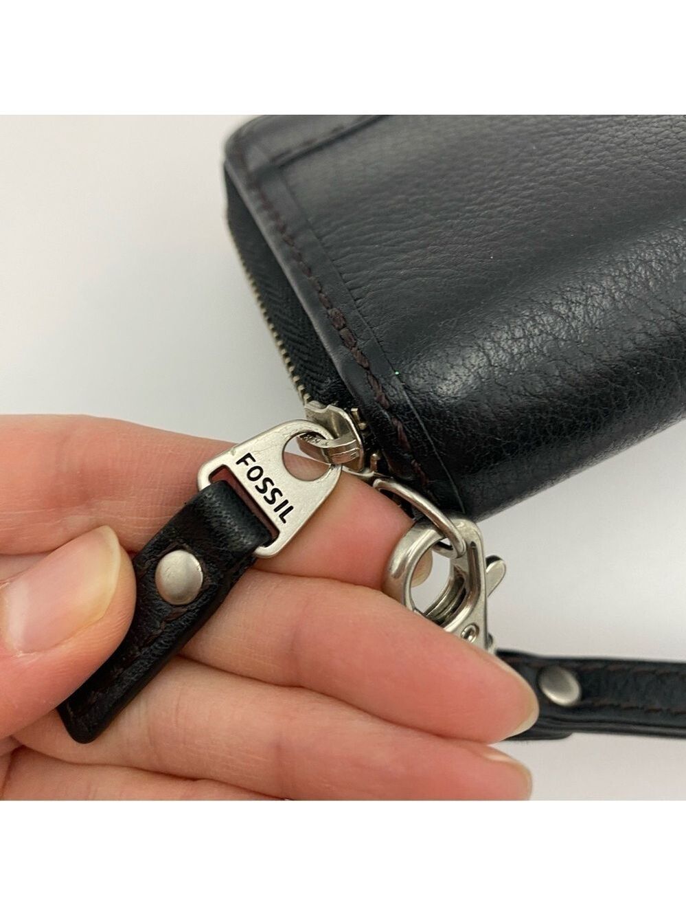 FOSSIL Black Cowhide Leather Clutch Wallet Keyhole Zip Around 8"x4.25" - Picture 6 of 9